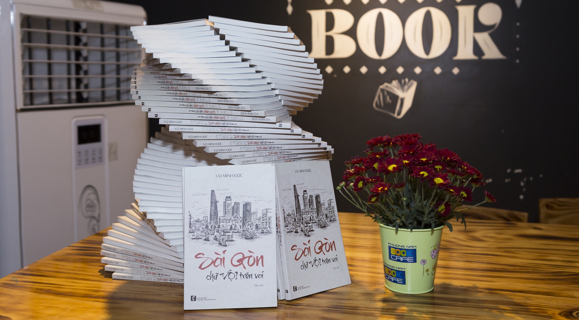 Song cham voi 'Sai Gon chu voi tren vai' hinh anh