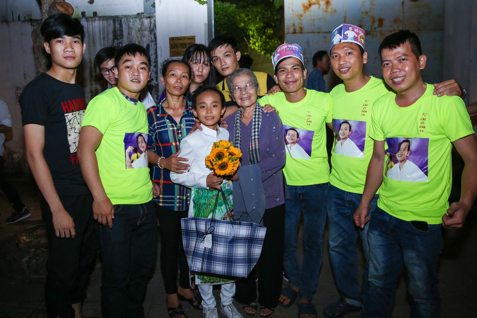 Gia dinh Ho Van Cuong hanh phuc sau chien thang hinh anh