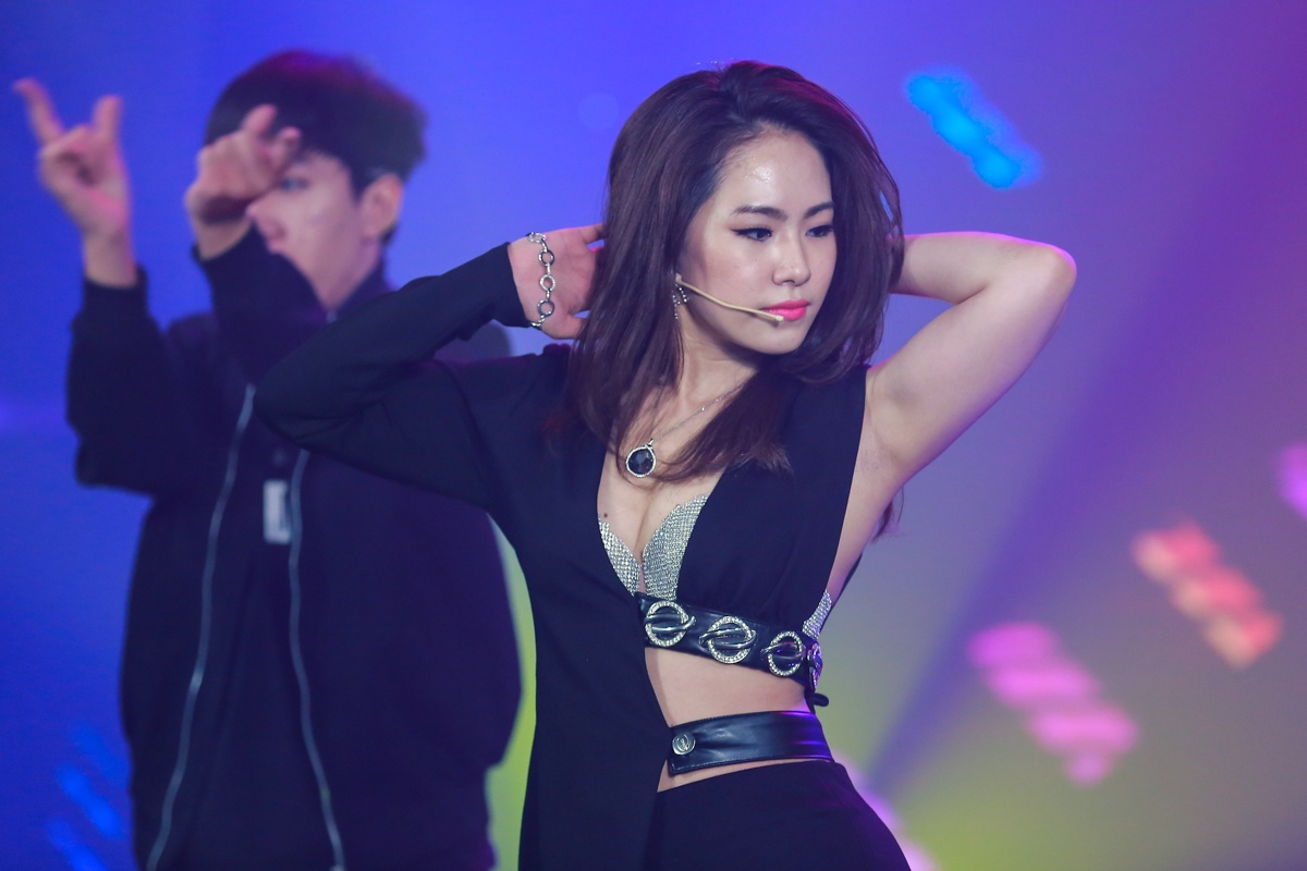 Luong Bich Huu sexy tren san khau anh 3