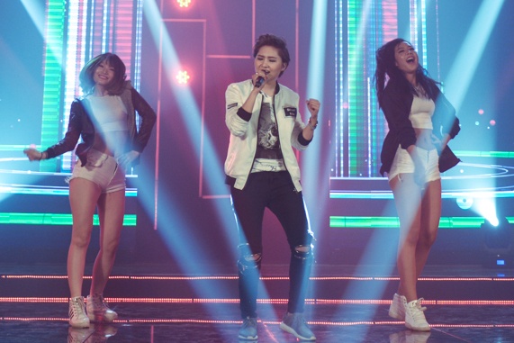 Luong Bich Huu sexy tren san khau anh 8