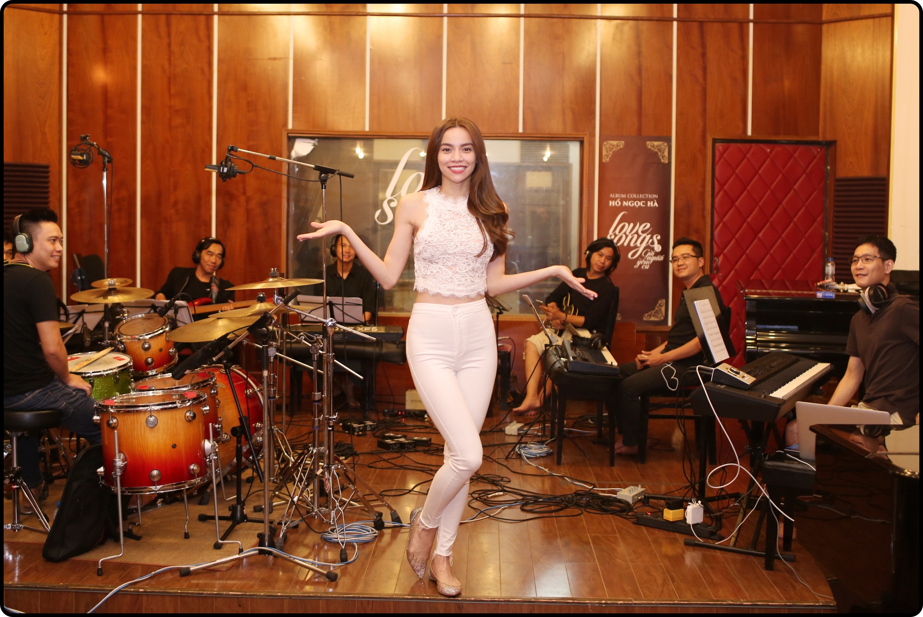 Hồ Ngọc Hà thu âm Love songs 3 ảnh 2 Ho Ngoc Ha thu am Love songs 3 anh 2