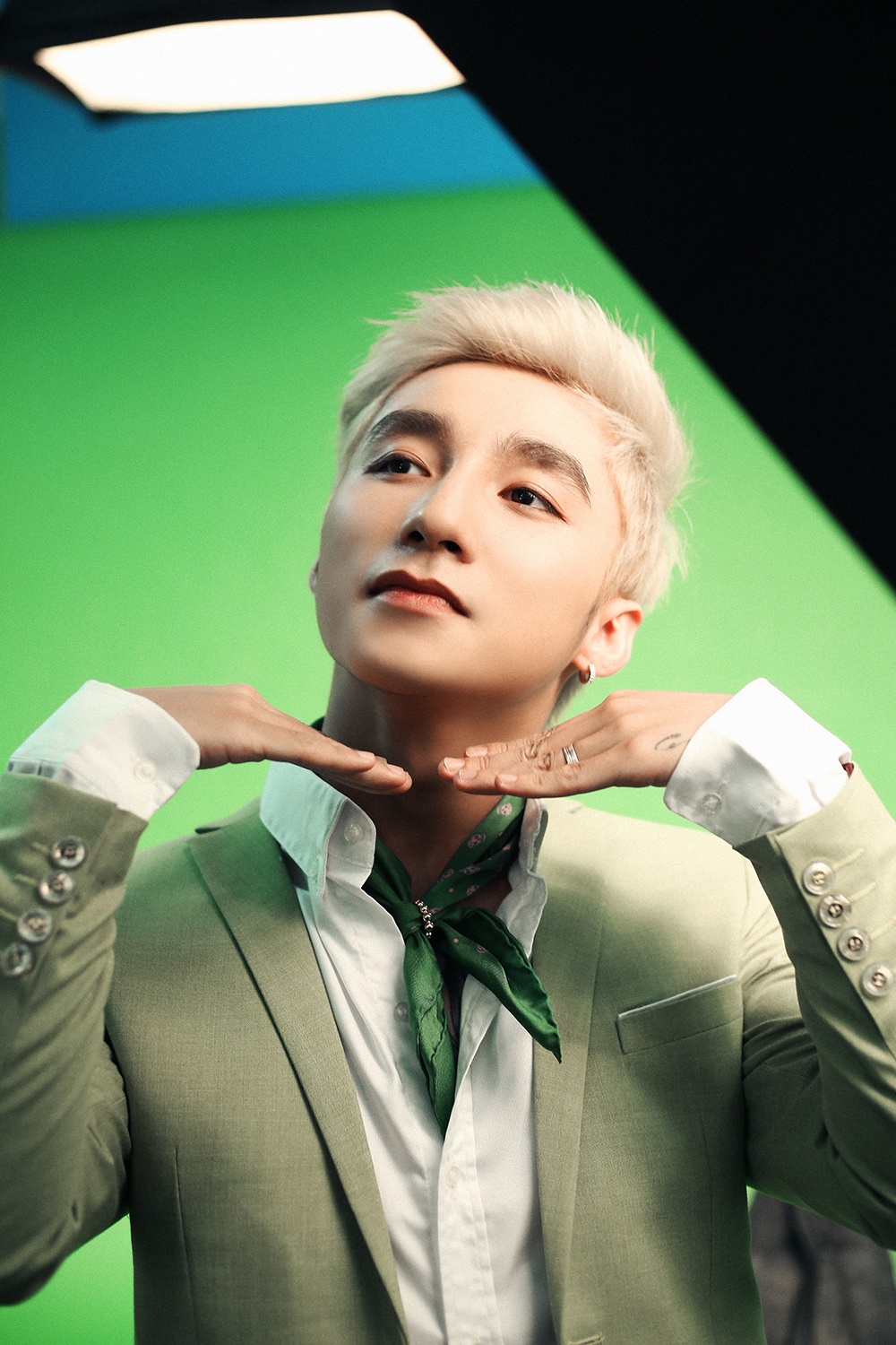 Son Tung M-TP,  hau truong anh 1