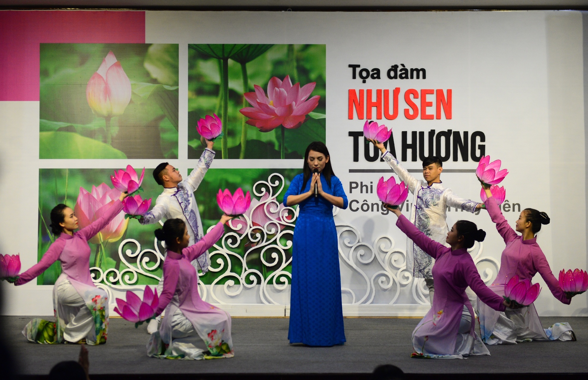 Ho Van Cuong di dien anh 6