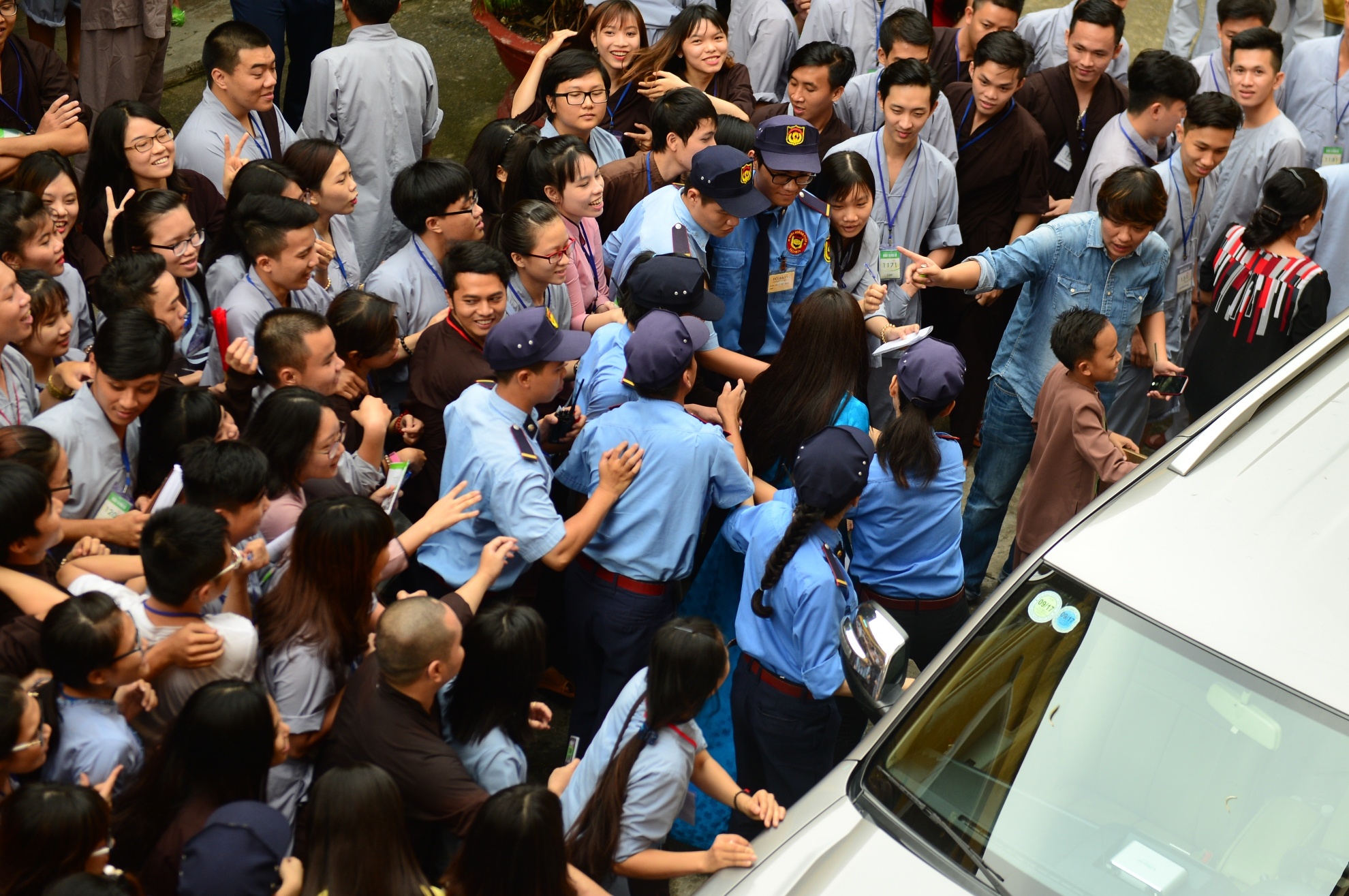 Ho Van Cuong di dien anh 7