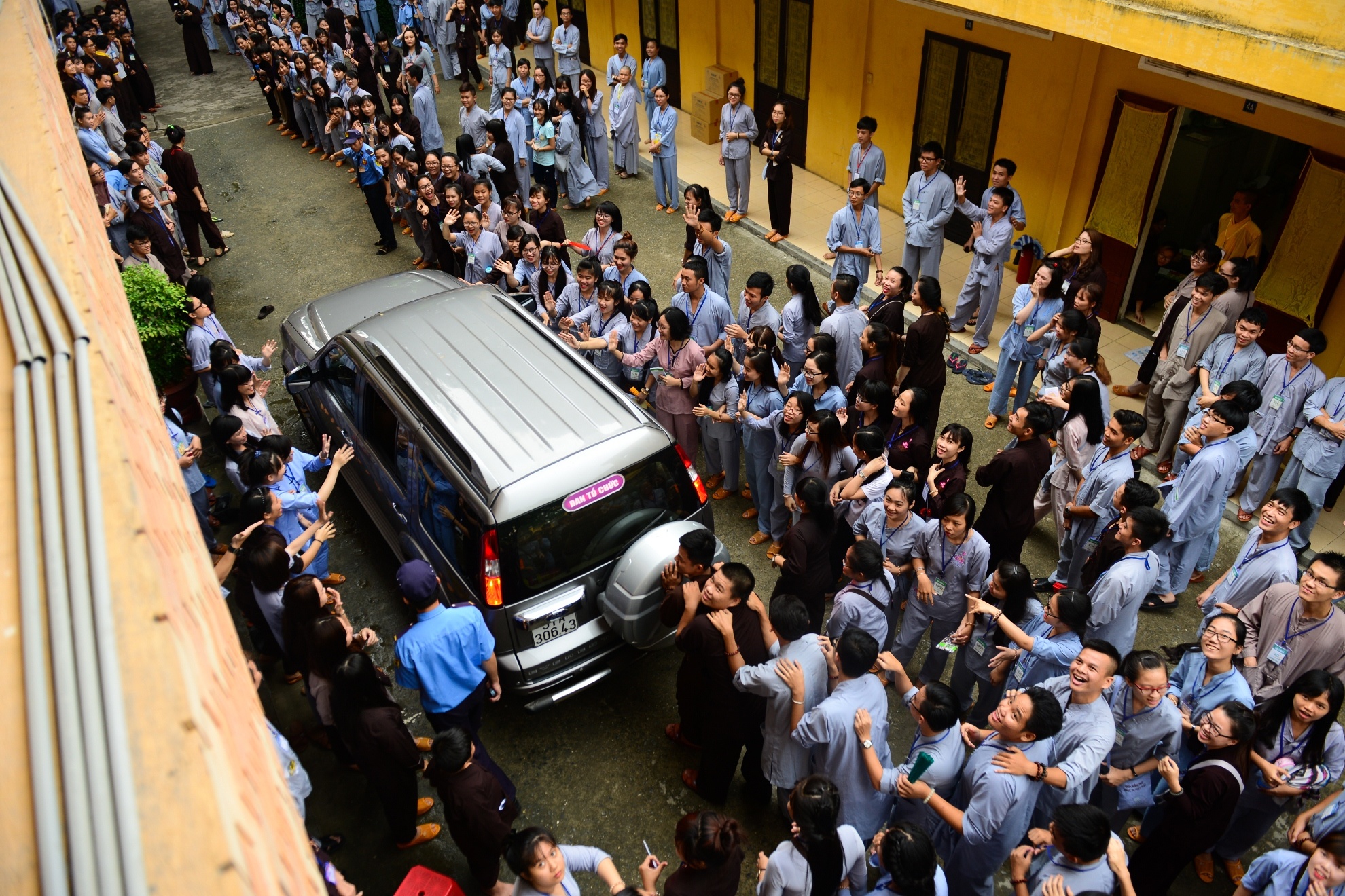 Ho Van Cuong di dien anh 8