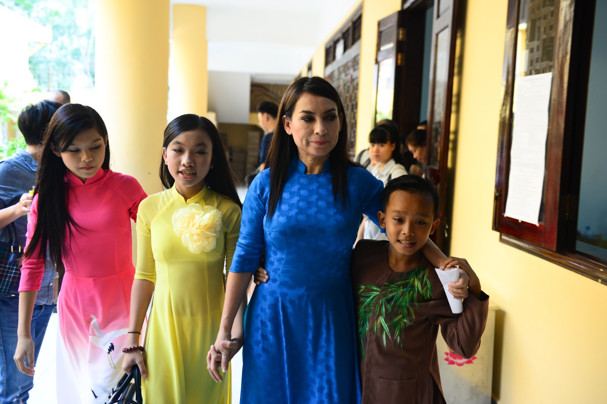 Ho Van Cuong di dien anh 2