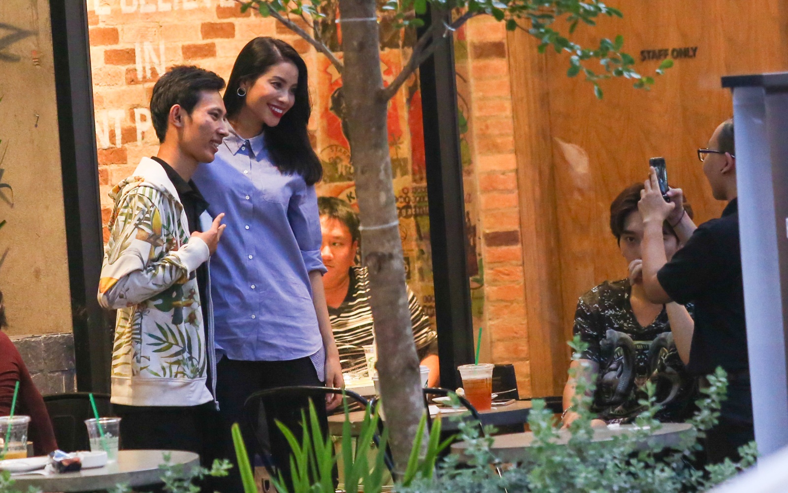 Pham Huong,  paparazzi,  The Face anh 6