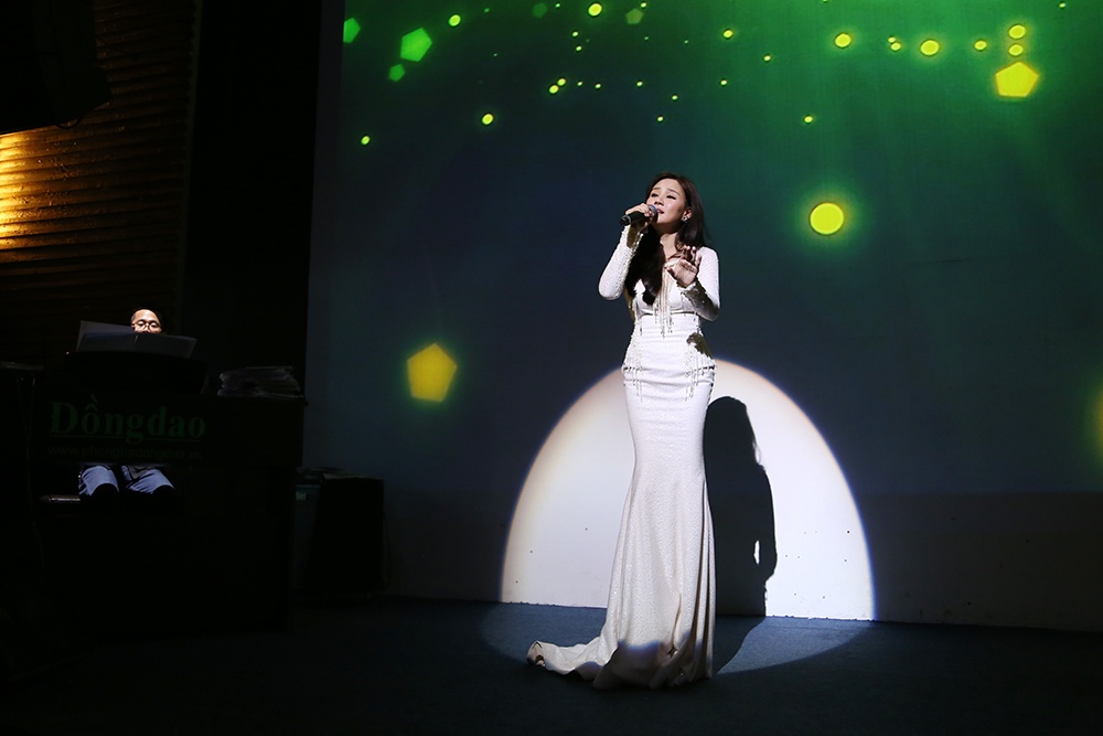 Vy Oanh ra album Hanh phuc noi nao anh 4