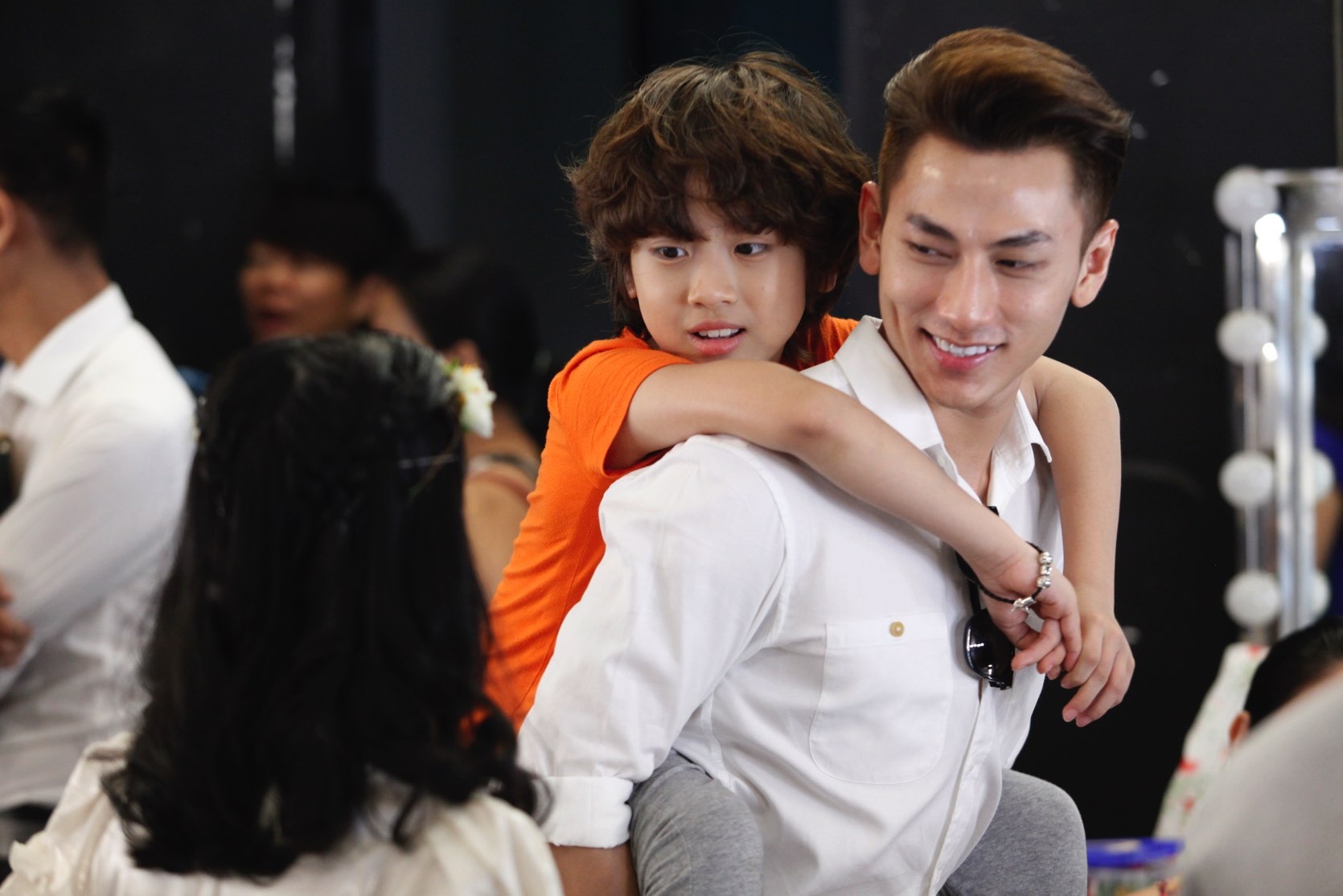 Ho Van Cuong quay MV cung ban be Idol Kids anh 9