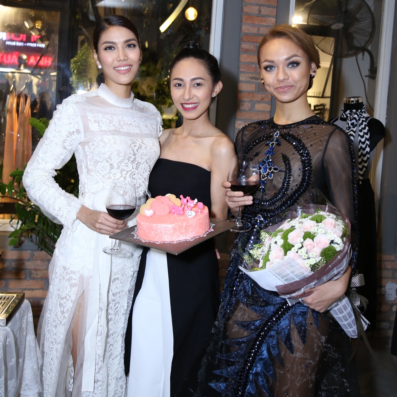 Lan Khue mung sinh nhat Mai Ngo anh 5