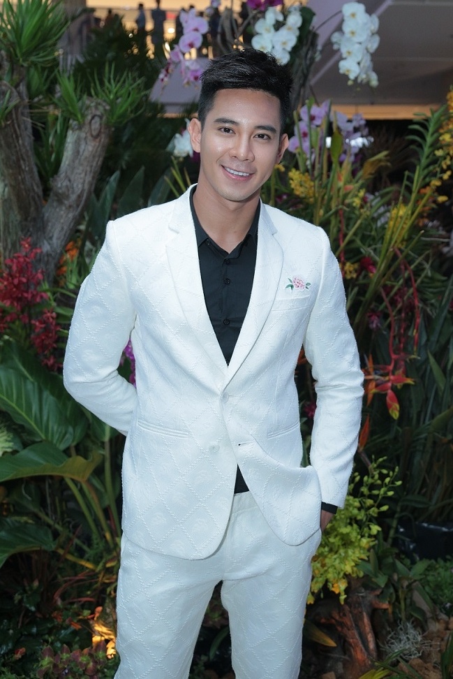 Ha Anh lan dau xuat hien sau dam cuoi anh 7