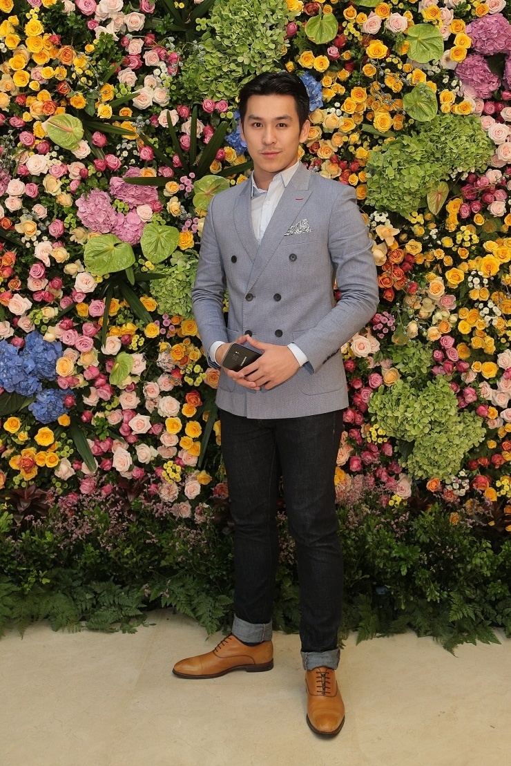 Ha Anh lan dau xuat hien sau dam cuoi anh 8