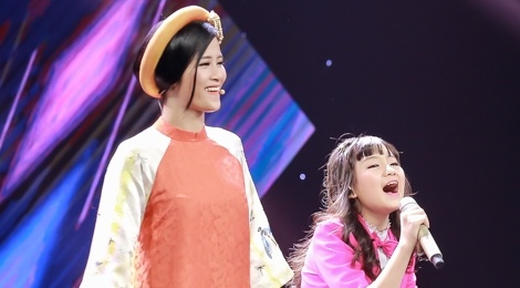 Co be hat Quoc ca gay nong mang xa hoi thi The Voice Kids hinh anh