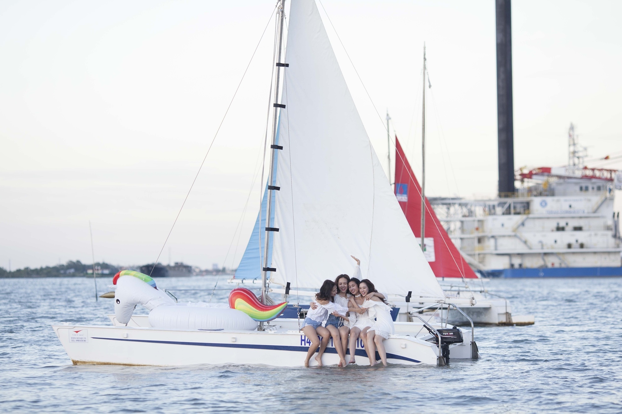 MV Crush on you cua Phuong Ly anh 8