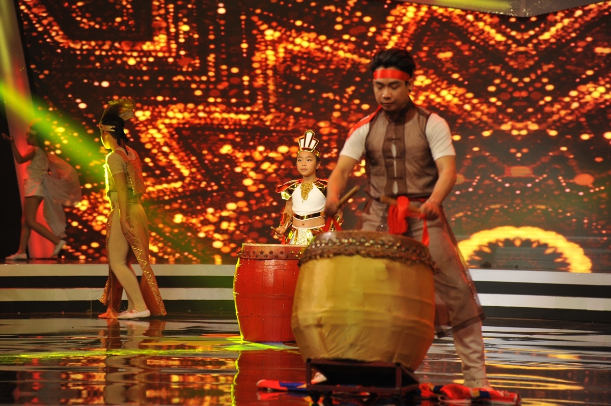 Hoai Linh bat khoc tai Thu tai sieu nhi anh 10