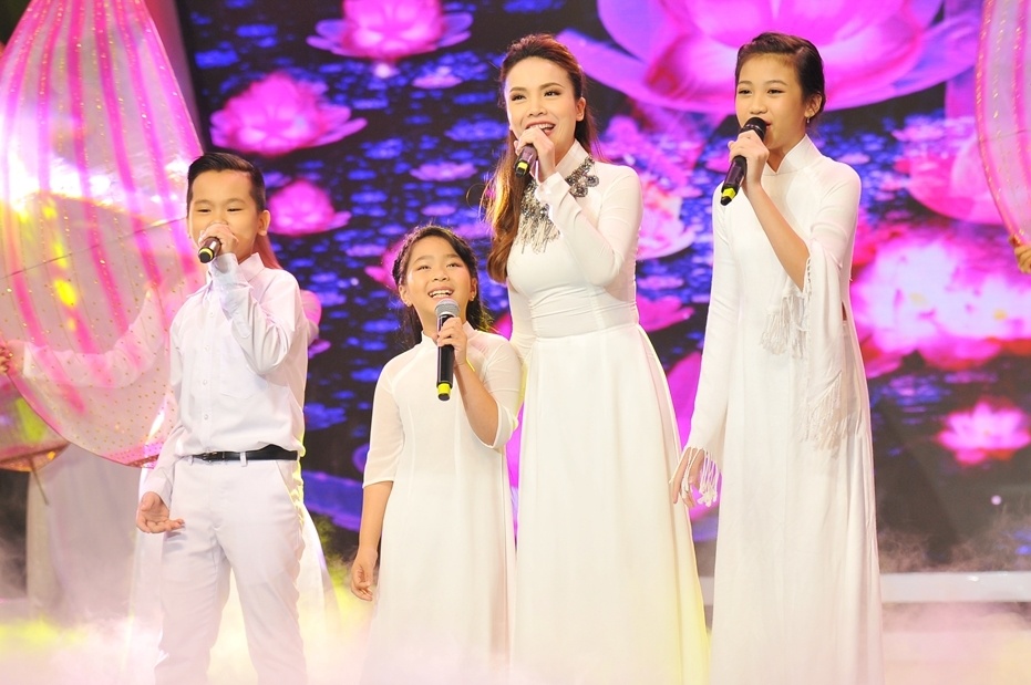 Hoai Linh bat khoc tai Thu tai sieu nhi anh 11