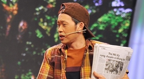 Hoai Linh khoc khi nho lai qua khu co cuc tren san khau hinh anh