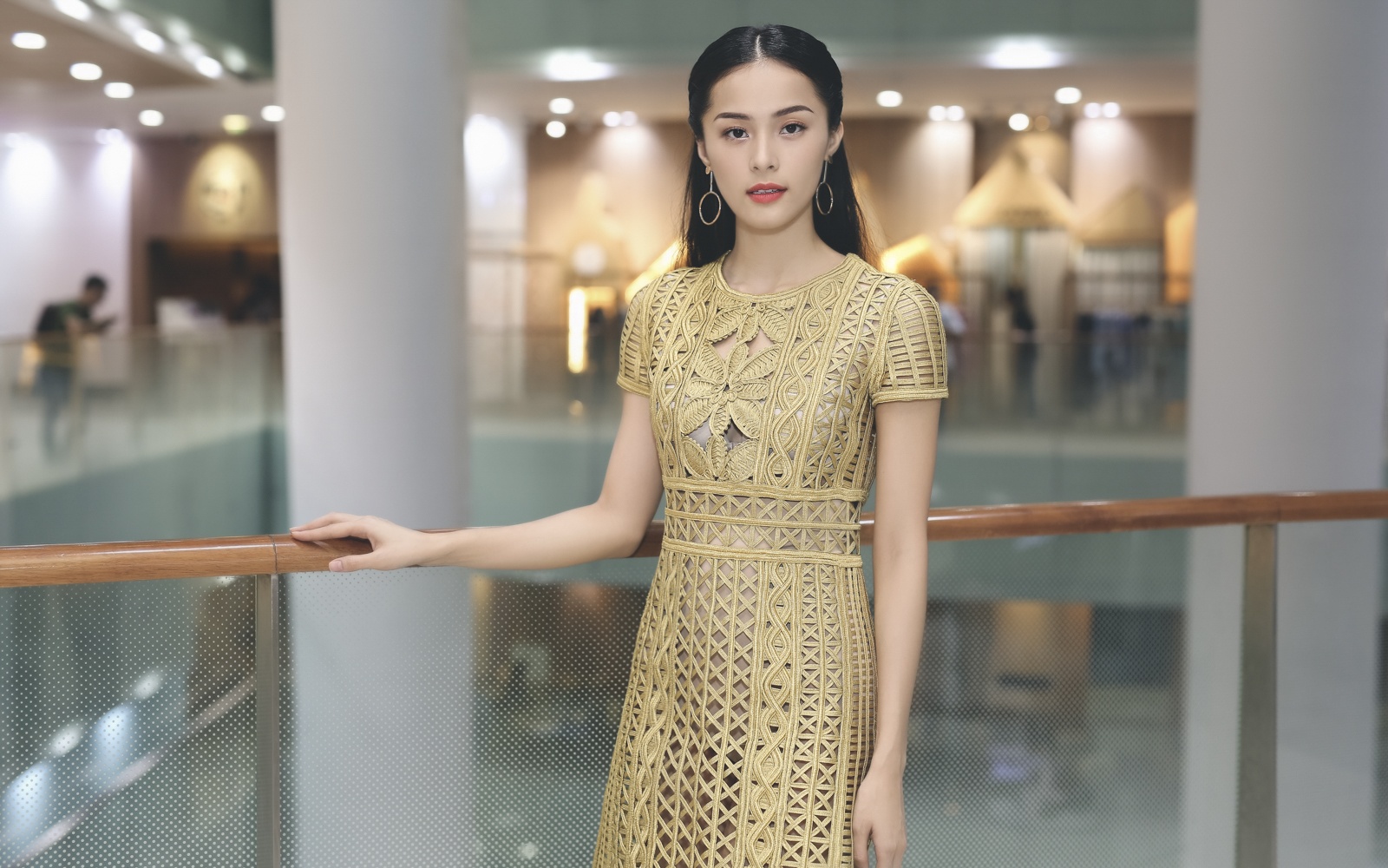 Ha Vi dien hang hieu anh 3