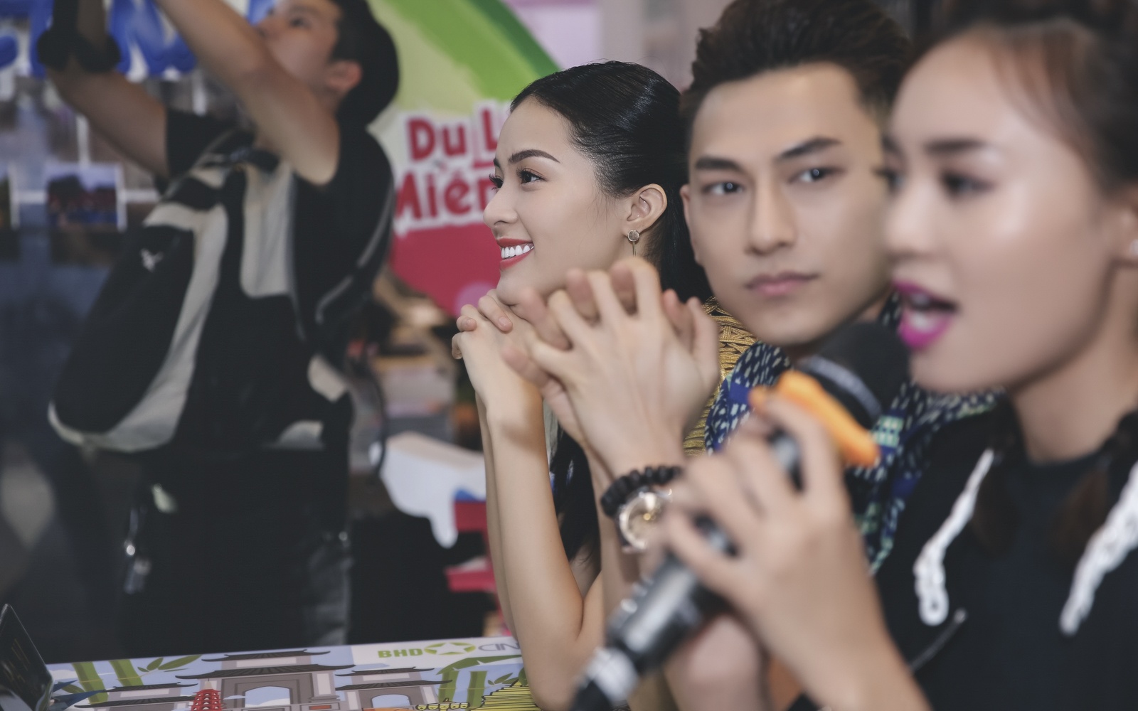 Ha Vi dien hang hieu anh 5