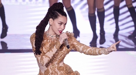 Ho Ngoc Ha trinh dien cuong nhiet ca khuc moi hinh anh