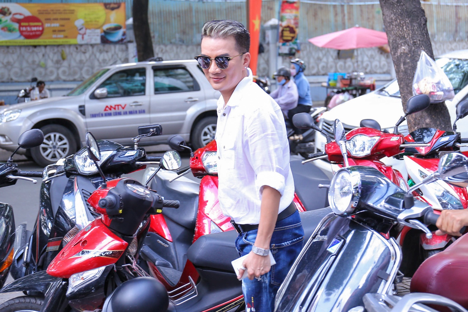 Live show ky niem 20 nam ca hat Dam Vinh Hung anh 1