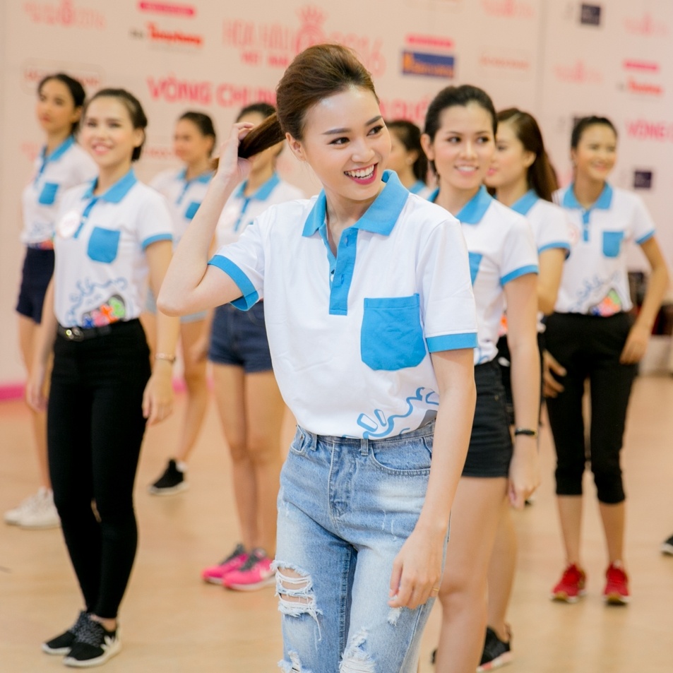Lan Ngoc giao luu Hoa hau Viet Nam anh 7