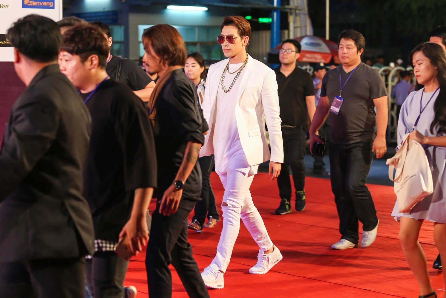 Bi Rain duoc 30 ve si ho tong den san khau Hoa hau Viet Nam hinh anh