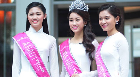 Hoa hau Do My Linh rang ro ben a hau Thanh Tu, Thuy Dung hinh anh