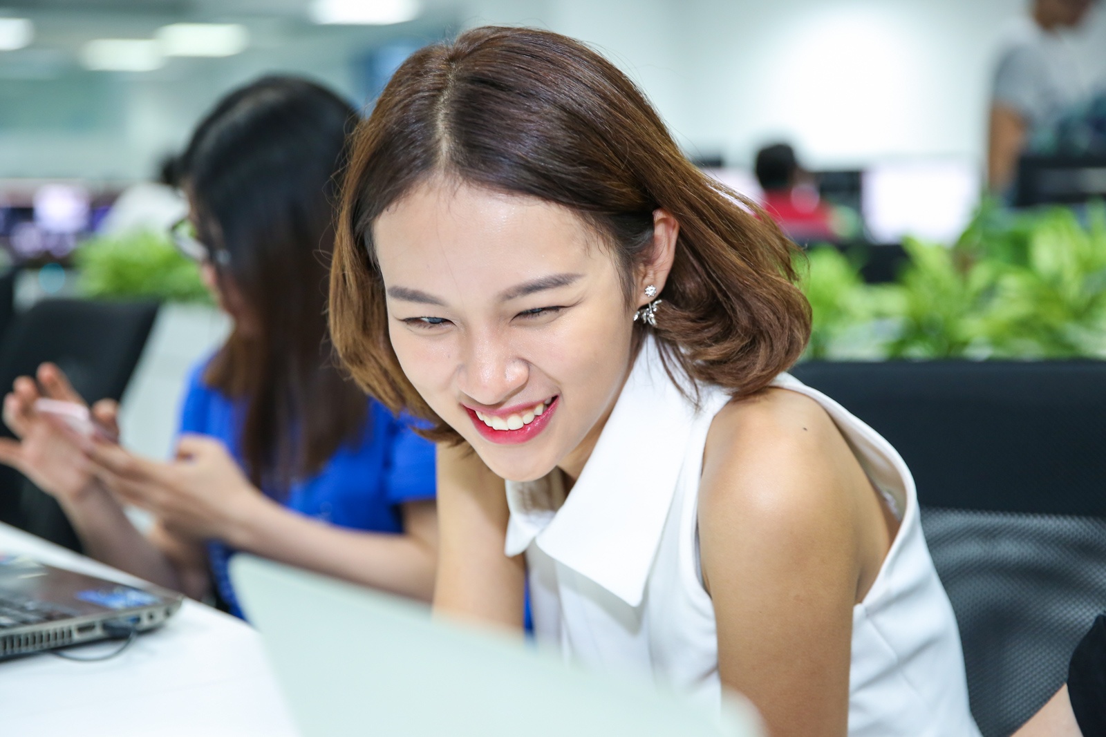 Ho Ngoc Ha va Phi Phuong Anh di giao luu anh 9