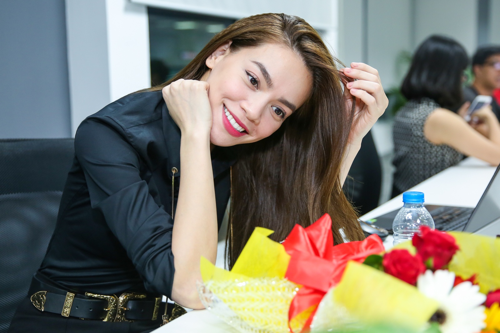 Ho Ngoc Ha va Phi Phuong Anh di giao luu anh 8