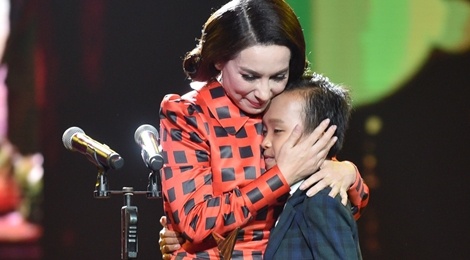 Ho Van Cuong danh bai Son Tung gianh giai Ca si an tuong hinh anh