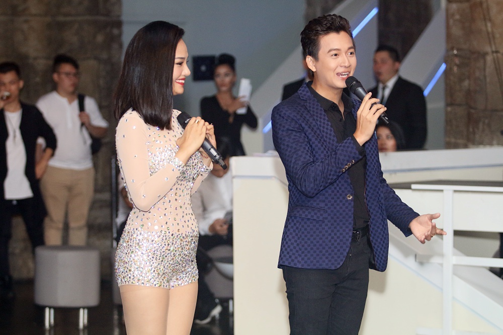 Noo Phuoc Thinh bi fan bao vay anh 9