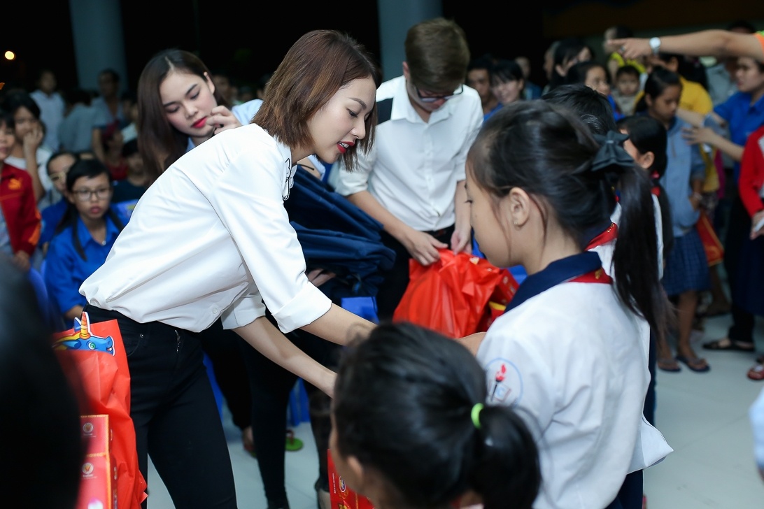 Ho Ngoc Ha va Subeo di tu thien anh 7