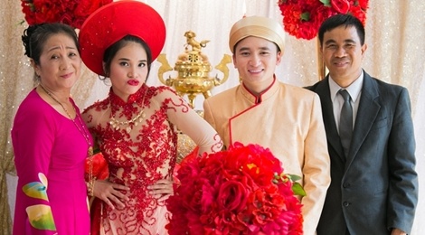 Phan Manh Quynh duoc me vo tang 100 cay vang trong MV moi hinh anh