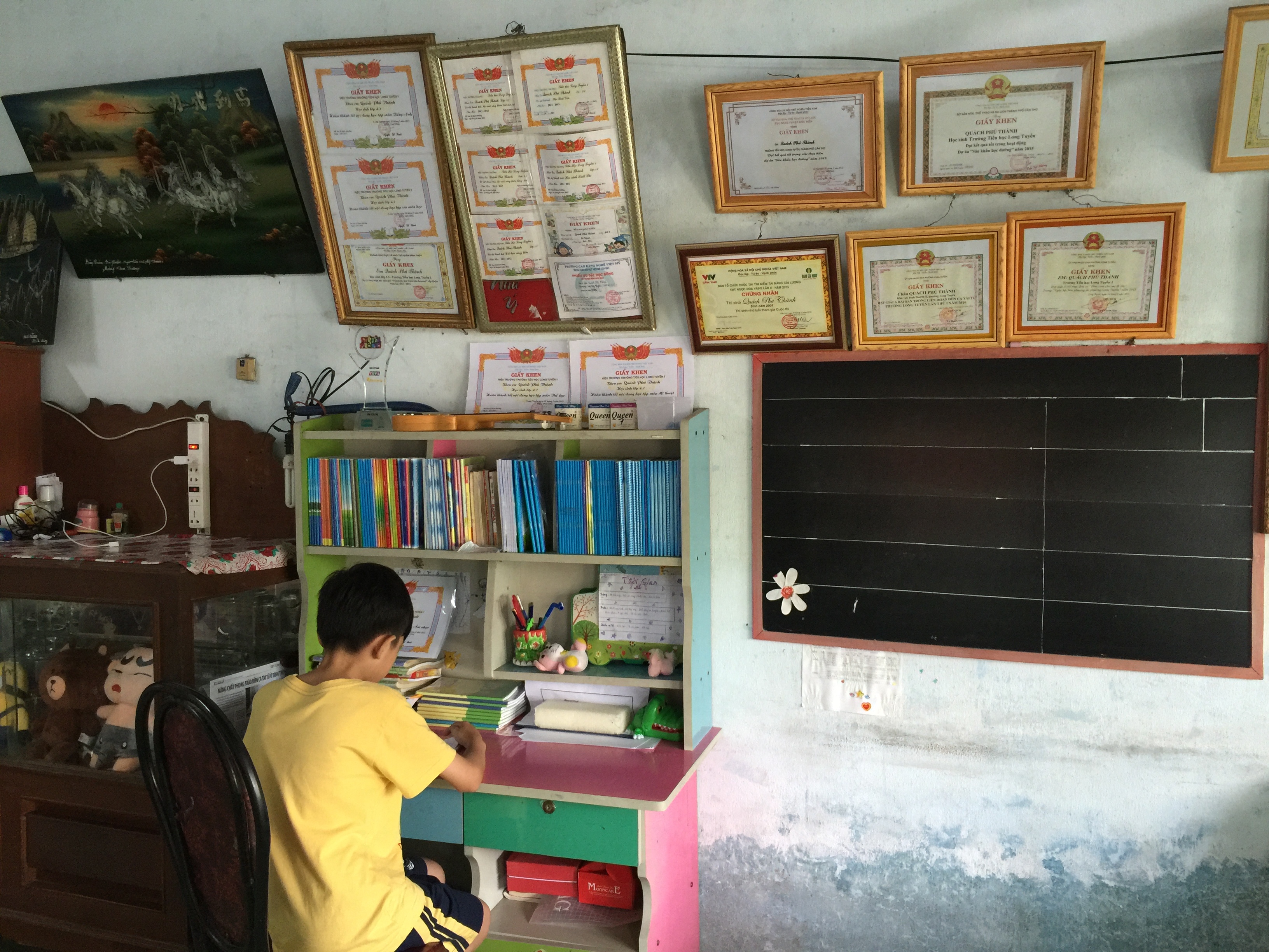 Hoan canh dang thuong cua tai tu nhi Quach Phu Thanh anh 2