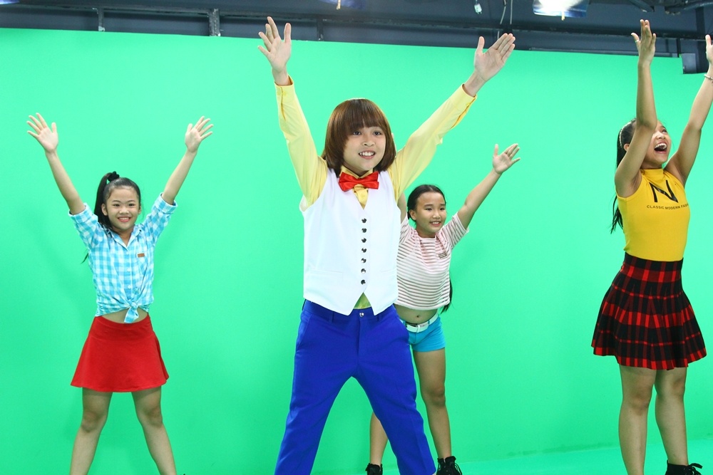 Thien Khoi ra MV Ong vua sac mau anh 1