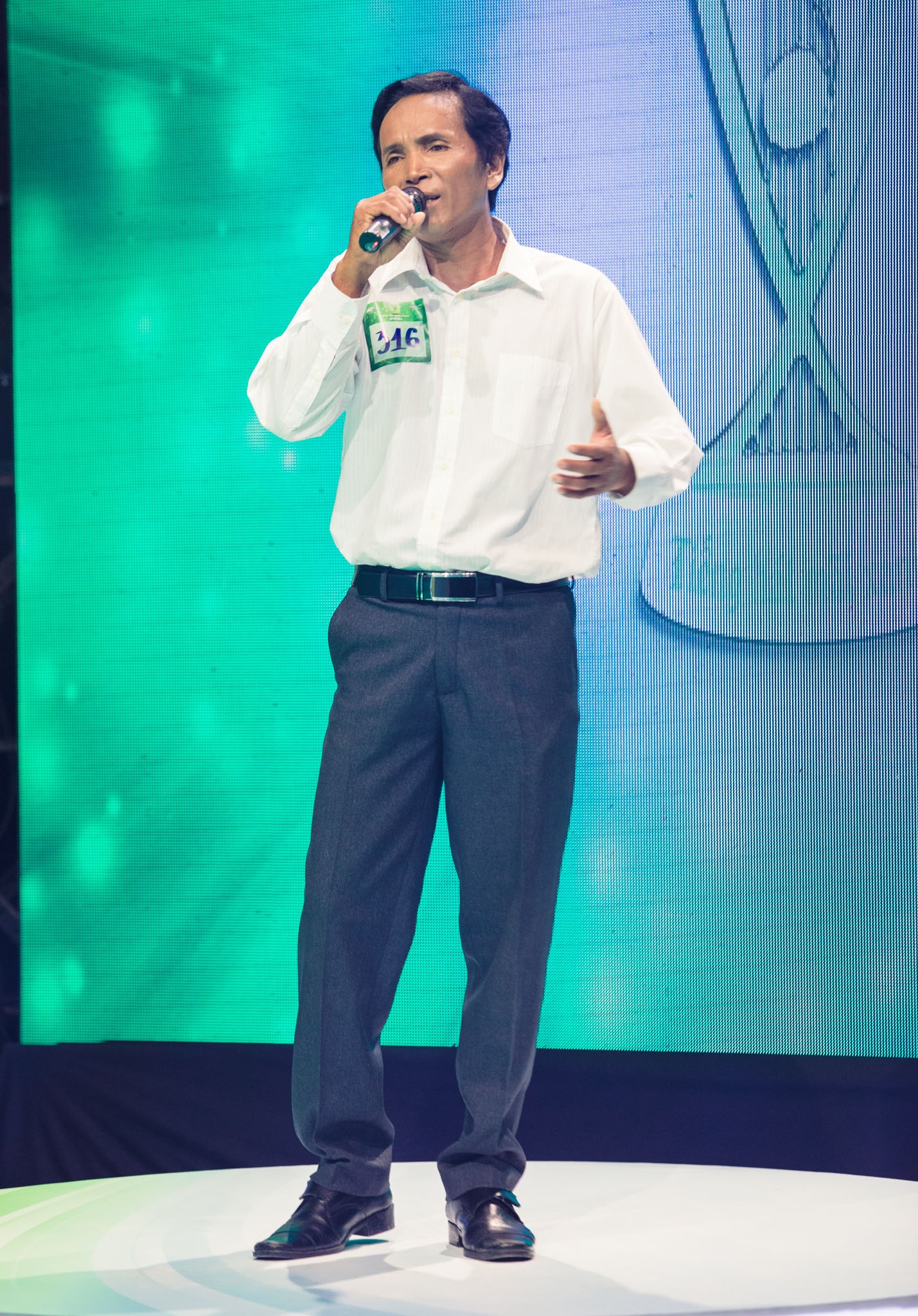 Cu ong 79 tuoi thi Tieng hat mai xanh anh 2