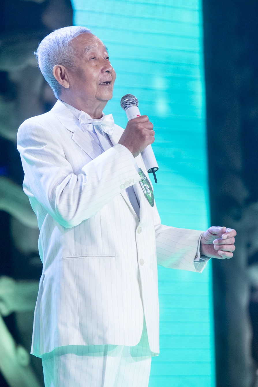 Cu ong 79 tuoi thi Tieng hat mai xanh anh 1