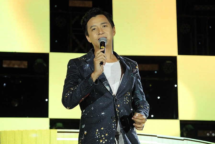 Live show Dong Nhi tai Da Nang anh 10