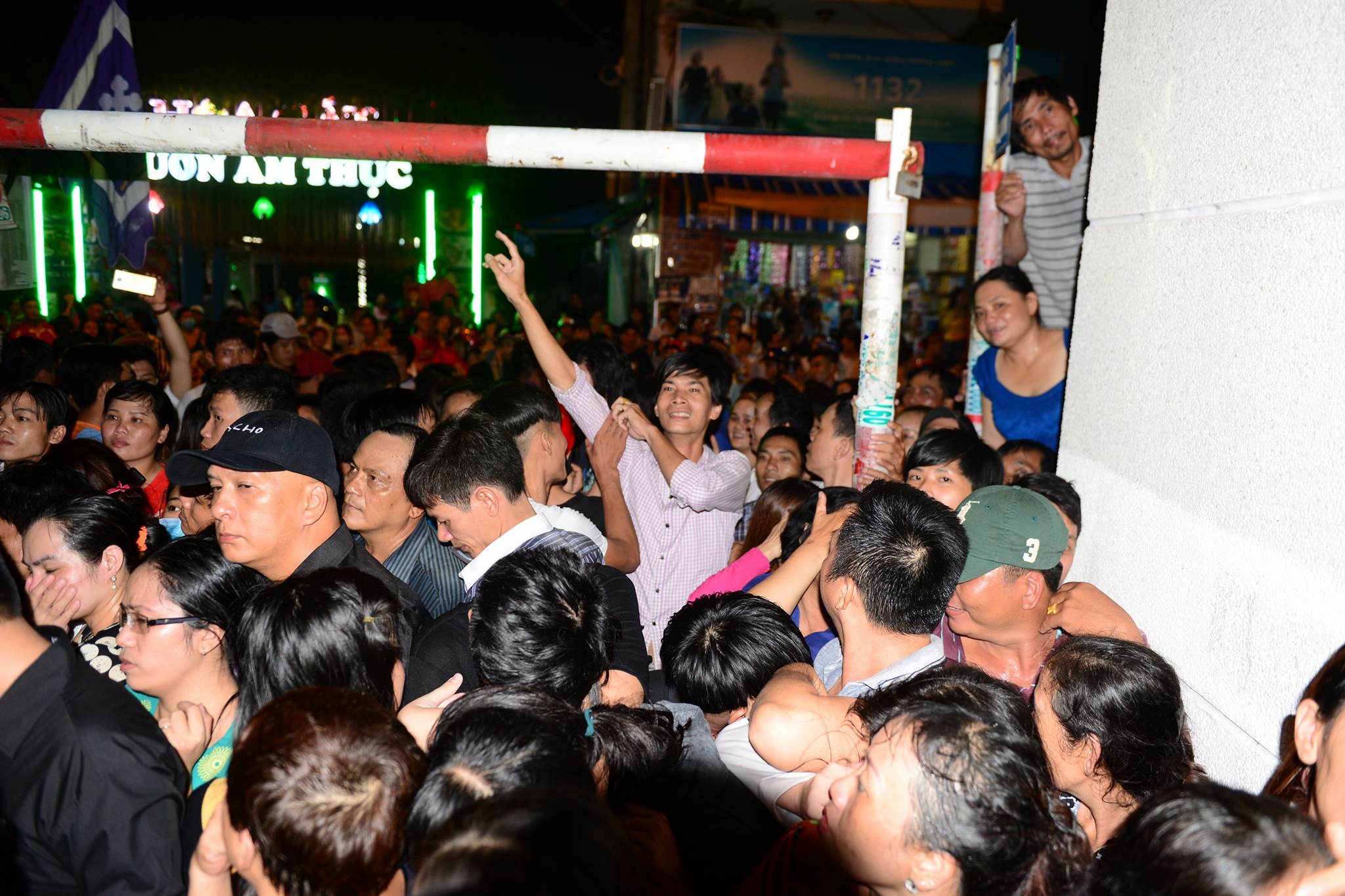 Nghe si hat dua tien Minh Thuan anh 4