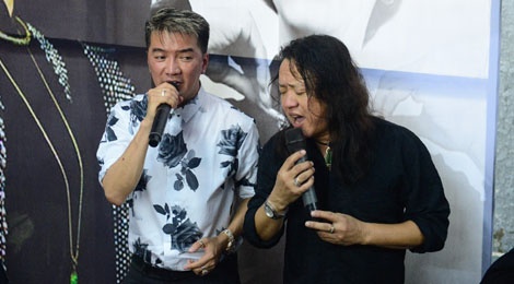 Nghe si Viet nghen ngao hat tien biet Minh Thuan o dem cuoi hinh anh