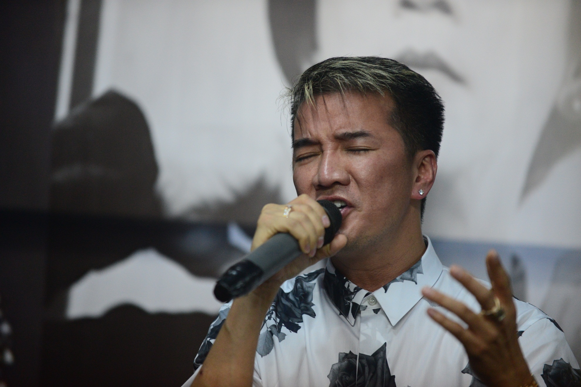 Nghe si hat dua tien Minh Thuan anh 20