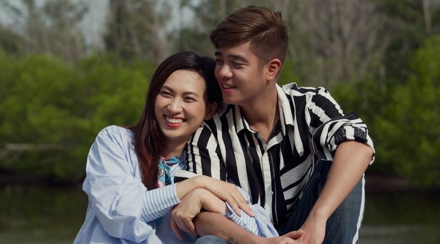 Bui Anh Tuan thoai mai dien canh tinh cam cung nguoi dep hinh anh