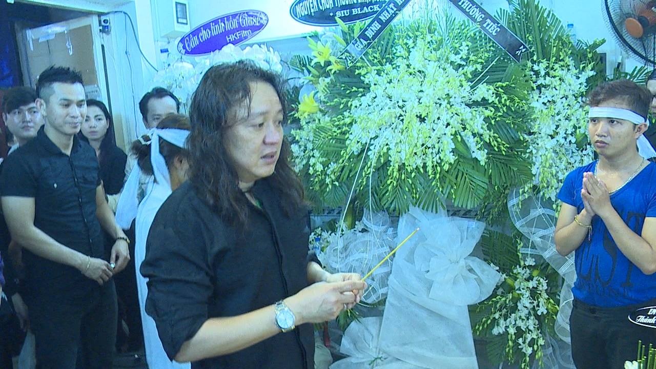 Nhat Hao bat khoc khi den dam tang Minh Thuan anh 1