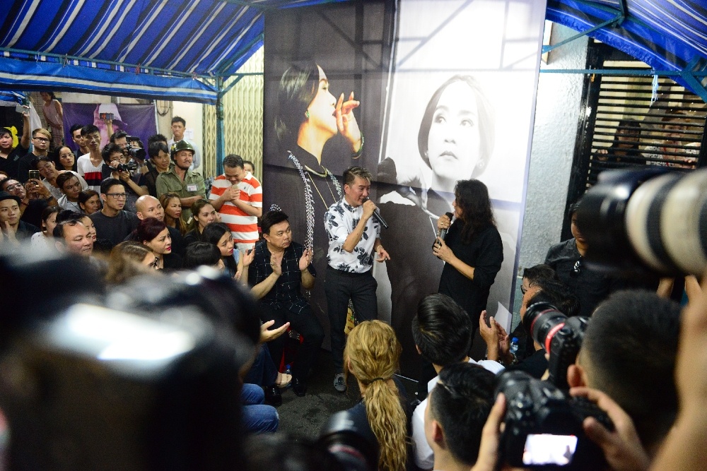 Nhat Hao bat khoc khi den dam tang Minh Thuan anh 7