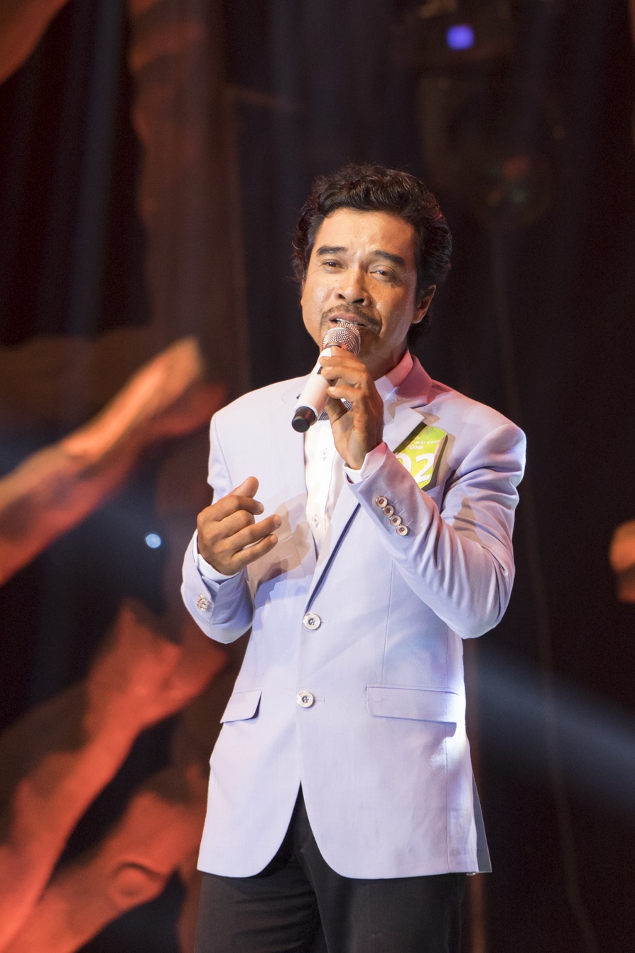 Vo Tuan Ngoc xuat hien theo doi chong anh 4