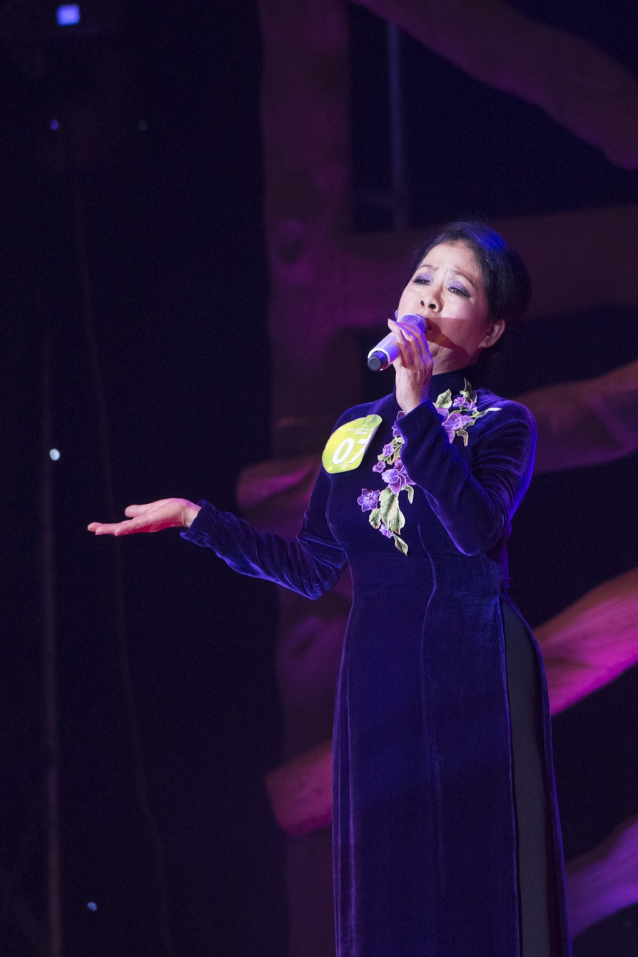 Vo Tuan Ngoc xuat hien theo doi chong anh 8