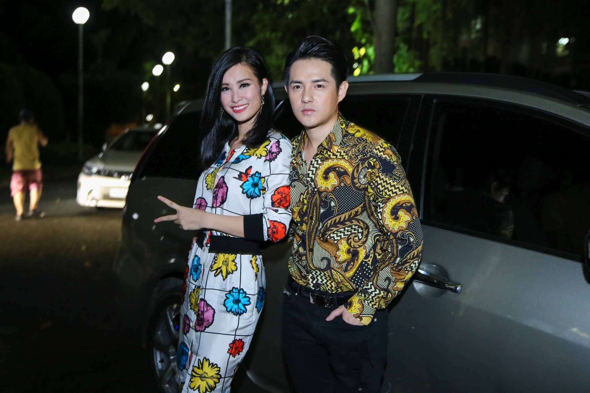 Dong Nhi duoc Ong Cao Thang tu tay lam toc anh 1