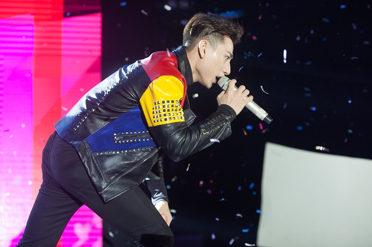 Dong Nhi,  Van Mai Huong anh 1