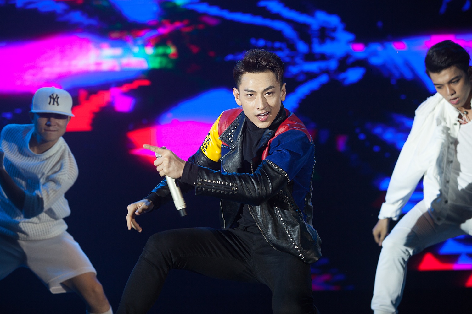 Isaac nói về giải thưởng tại Liên hoan phim Busan ảnh 3 Isaac noi ve giai thuong tai Lien hoan phim Busan anh 3